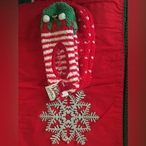 1 set of 2 pairs of Slipper Sock booties